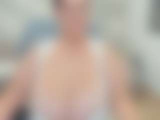 lovelyclara4u's Live Sex Cam Show