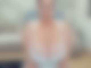 lovelyclara4u's Live Sex Cam Show