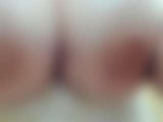lovelyclara4u's Live Sex Cam Show