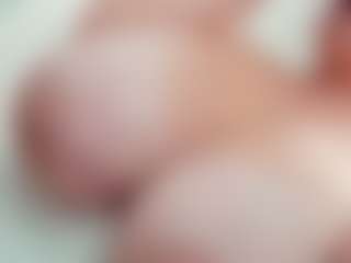 lovelyclara4u's Live Sex Cam Show