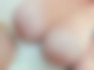lovelyclara4u's Live Sex Cam Show