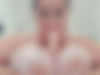 lovelyclara4u's Live Sex Cam Show