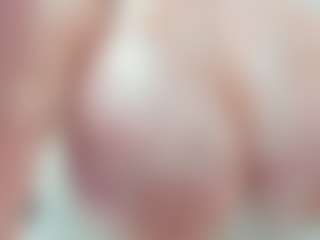 lovelyclara4u's Live Sex Cam Show