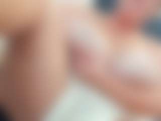 lovelyclara4u's Live Sex Cam Show