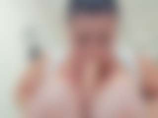 lovelyclara4u's Live Sex Cam Show