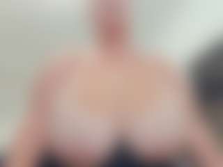lovelyclara4u's Live Sex Cam Show