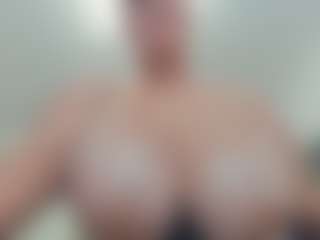 lovelyclara4u's Live Sex Cam Show