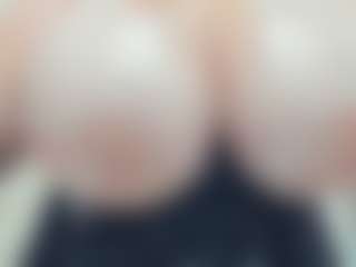 lovelyclara4u's Live Sex Cam Show