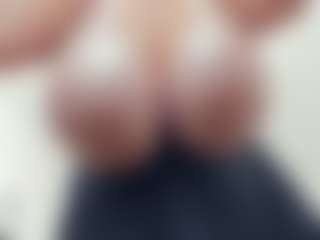 lovelyclara4u's Live Sex Cam Show