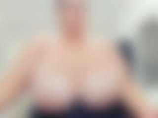 lovelyclara4u's Live Sex Cam Show