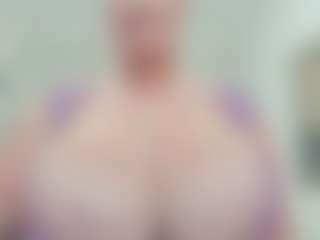 Live cam show with lovelyclara4u - HD on livesuperchat.net