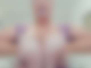 lovelyclara4u's Live Sex Cam Show