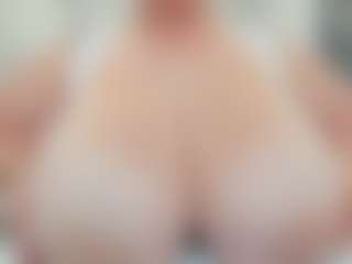 lovelyclara4u's Live Sex Cam Show