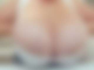 lovelyclara4u's Live Sex Cam Show