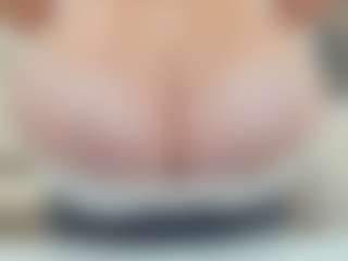 lovelyclara4u's Live Sex Cam Show