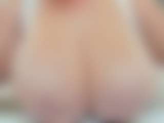 lovelyclara4u's Live Sex Cam Show