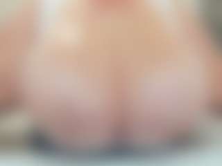 lovelyclara4u's Live Sex Cam Show