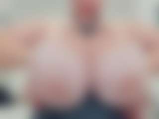 lovelyclara4u's Live Sex Cam Show