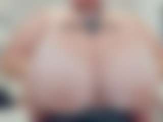 lovelyclara4u's Live Sex Cam Show