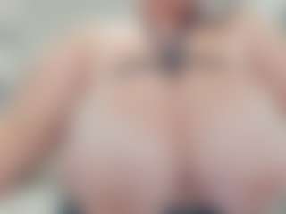 lovelyclara4u's Live Sex Cam Show