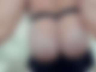 lovelyclara4u's Live Sex Cam Show