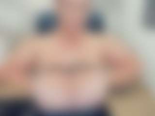 lovelyclara4u's Live Sex Cam Show