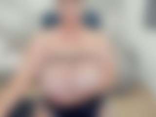 lovelyclara4u's Live Sex Cam Show