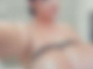 lovelyclara4u's Live Sex Cam Show