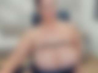 lovelyclara4u's Live Sex Cam Show