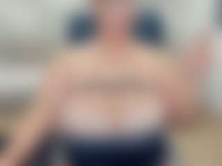 lovelyclara4u's Live Sex Cam Show