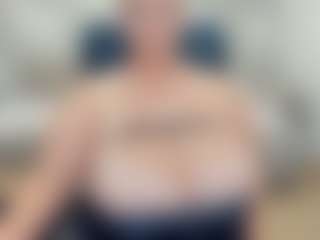 lovelyclara4u's Live Sex Cam Show