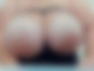 lovelyclara4u's Live Sex Cam Show