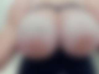 lovelyclara4u's Live Sex Cam Show