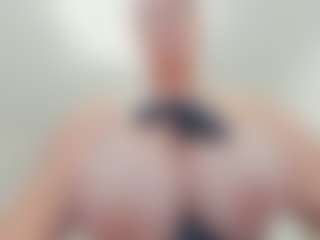 lovelyclara4u's Live Sex Cam Show