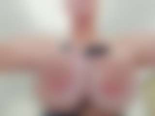 lovelyclara4u's Live Sex Cam Show