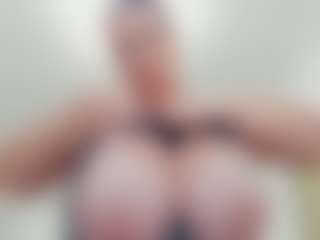 lovelyclara4u's Live Sex Cam Show