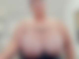 lovelyclara4u's Live Sex Cam Show