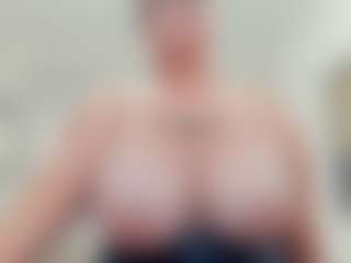 lovelyclara4u's Live Sex Cam Show