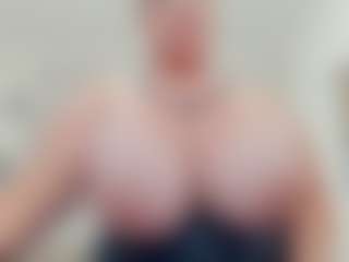 lovelyclara4u's Live Sex Cam Show