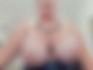 lovelyclara4u's Live Sex Cam Show