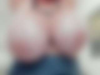 lovelyclara4u's Live Sex Cam Show