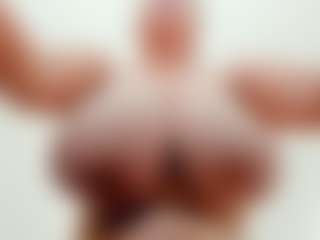 lovelyclara4u's Live Sex Cam Show