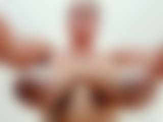 lovelyclara4u's Live Sex Cam Show