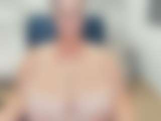 lovelyclara4u's Live Sex Cam Show