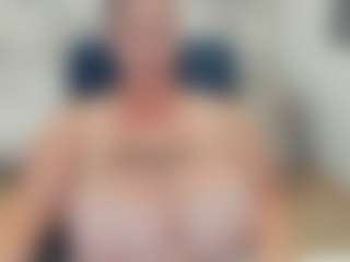 lovelyclara4u's Live Sex Cam Show
