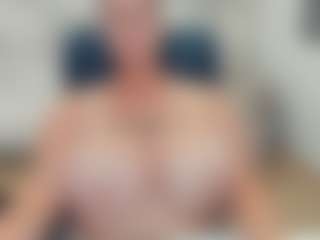 lovelyclara4u's Live Sex Cam Show