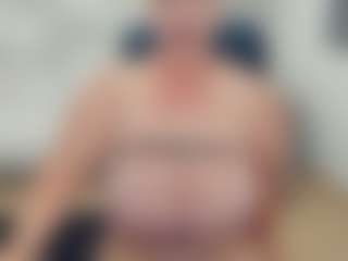lovelyclara4u's Live Sex Cam Show