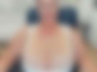 lovelyclara4u's Live Sex Cam Show