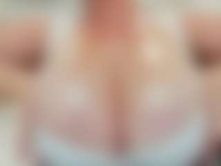 lovelyclara4u's Live Sex Cam Show