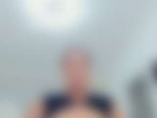 lovelyclara4u's Live Sex Cam Show